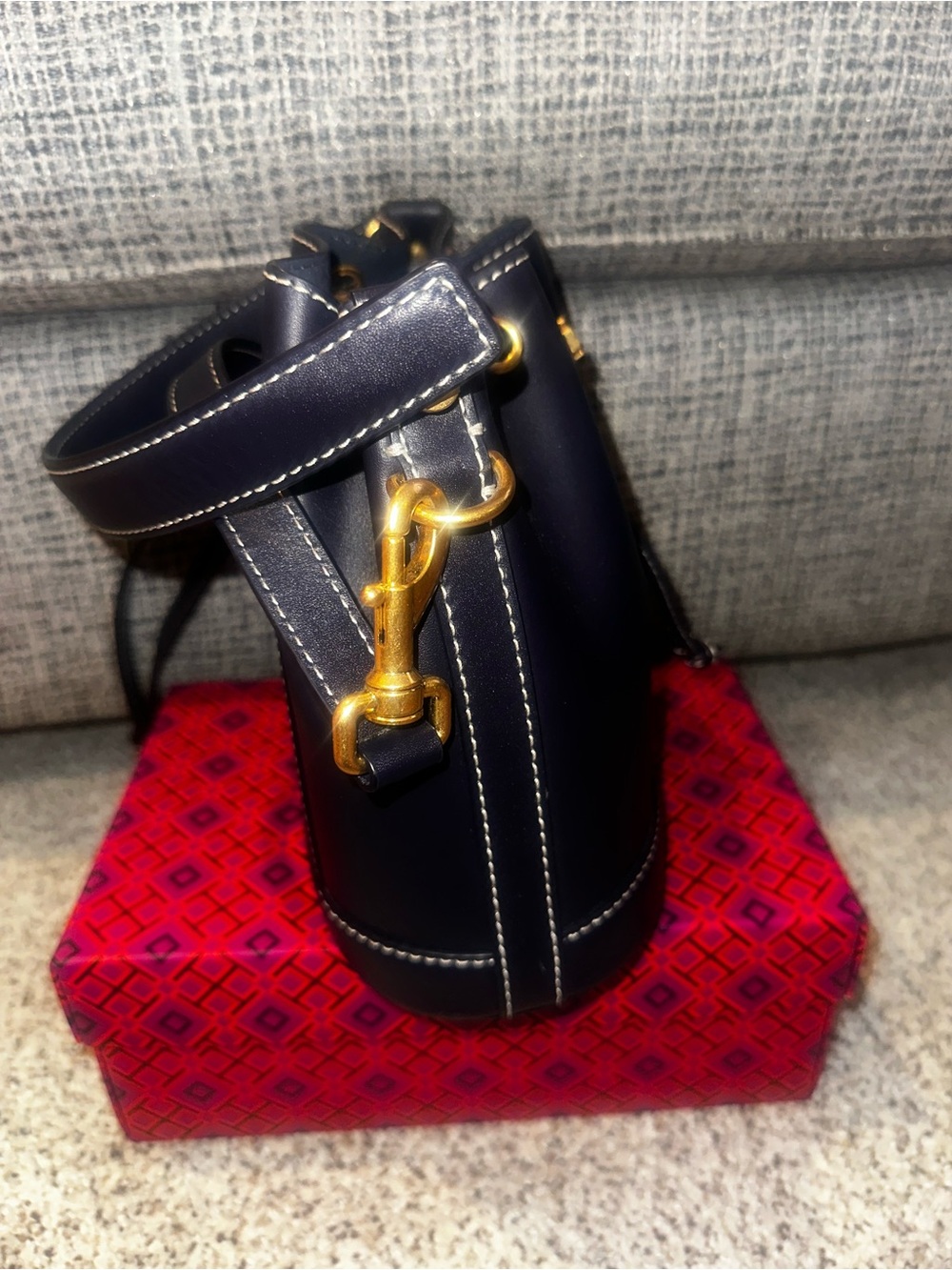 Tory Burch T Monogram Leather Bucket Bag Midnight Navy With Gold Accent - Picture 9 of 16